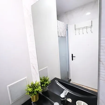 Spacieux Et Moderne 3 A 10 Min De Rouen Apartament